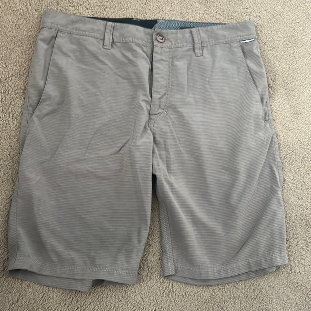 Volcom men’s hybrid shorts size 33 tan with white pin stripe